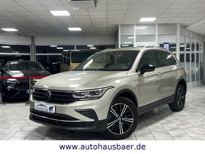 Silber Gebraucht 2024 VW Tiguan Move SUV | 34.790 € (Fairer Preis) - Bild 1/4
