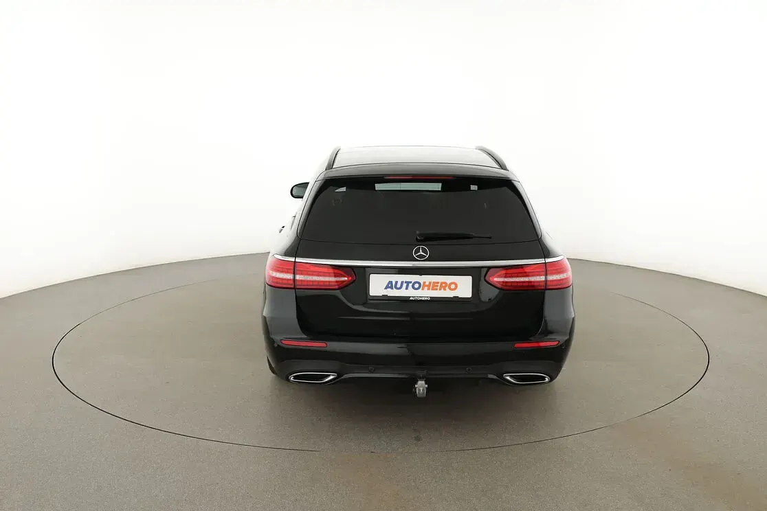 Gebraucht Mercedes E400 AMG line 330 PS (242 kW) 2023 Schwarz Kombi