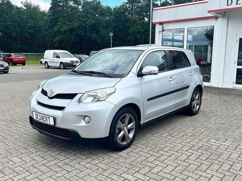 Silber Gebraucht 2009 Toyota Urban Cruiser SUV | 7.490 € (Etwas zu teuer) - Bild 1/4