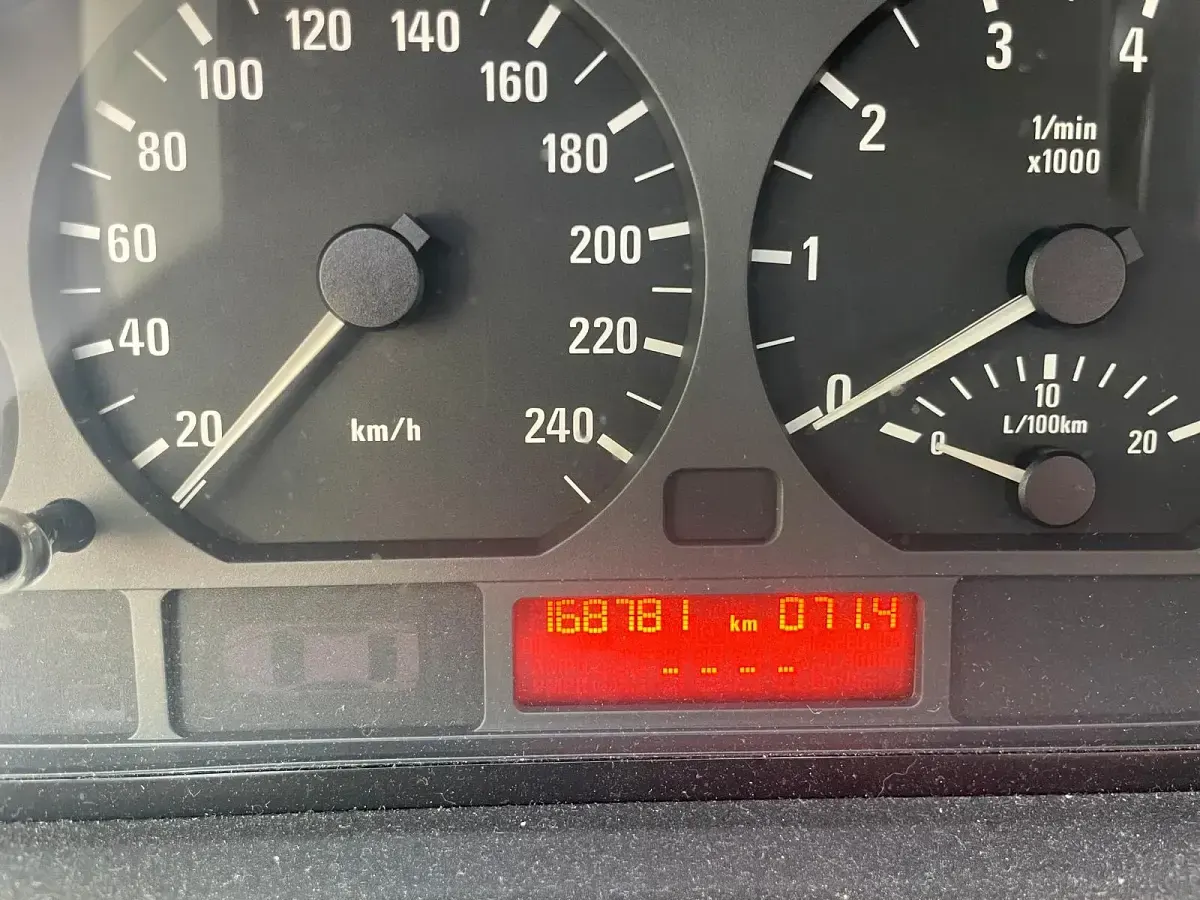 Gebraucht BMW 318 143 PS (105 kW) 2001 Schwarz Limousine