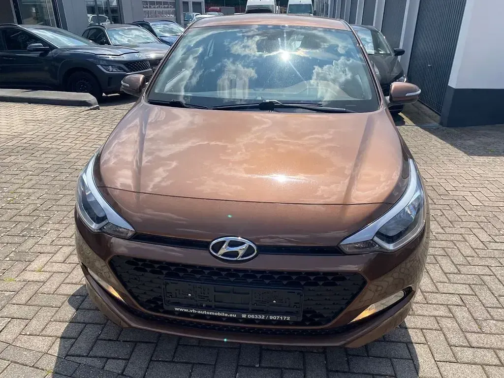 Gebraucht Hyundai i20 90 PS (66 kW) 2016 Weiß Kleinwagen