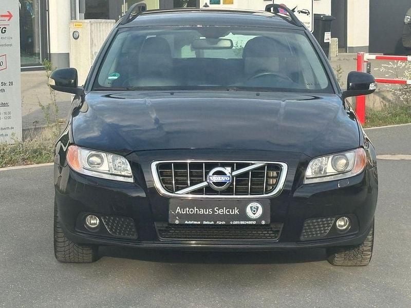 Gebraucht Volvo V70 Basis 136 PS (100 kW) 2010 Schwarz Kombi