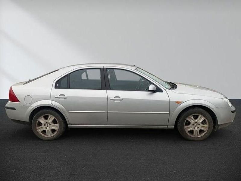 Gebraucht Ford Mondeo Ambiente 125 PS (91 kW) 2003 Stardust silver (metallic) Limousine