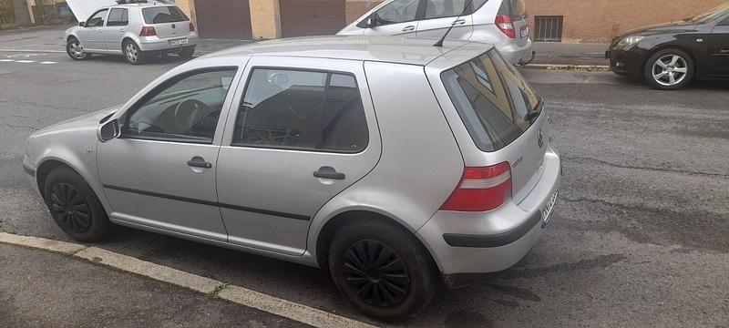 Silber Gebraucht 2002 VW Golf IV Limousine | 1.200 € (Guter Preis) - Bild 1/4