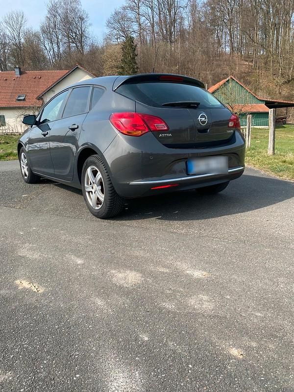 Gebraucht Opel Astra 140 PS (102 kW) 2013 Grau Kleinwagen