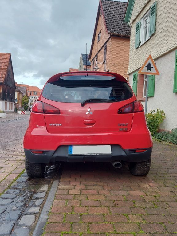Rot Gebraucht 2009 Mitsubishi Colt Limousine | 3.950 € - Bild 1/4