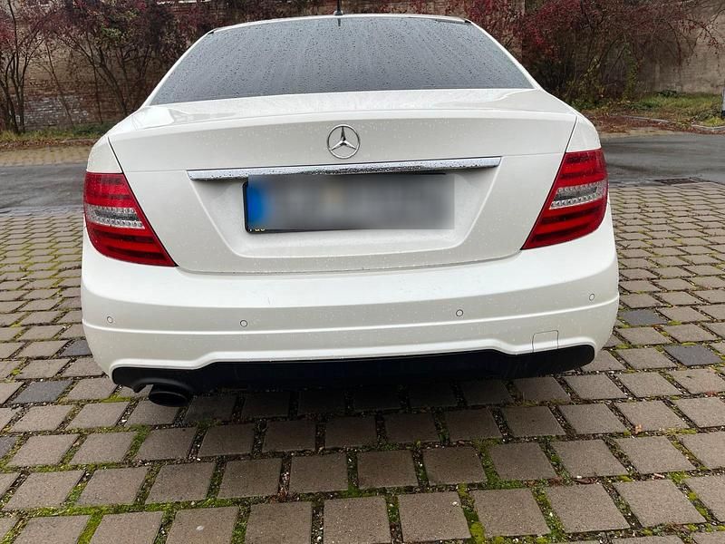Gebraucht Mercedes C250 204 PS (150 kW) 2011 Weiß Limousine