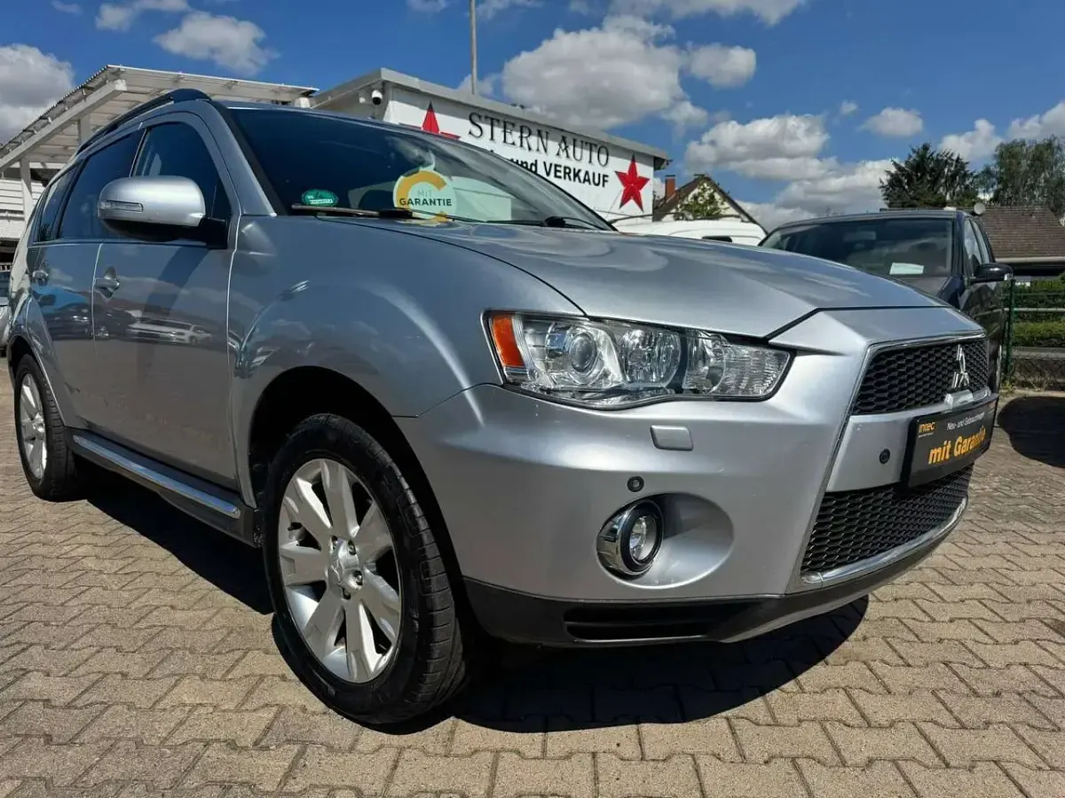 Gebraucht Mitsubishi Outlander Instyle 156 PS (114 kW) 2011 Coolsilber (m) SUV