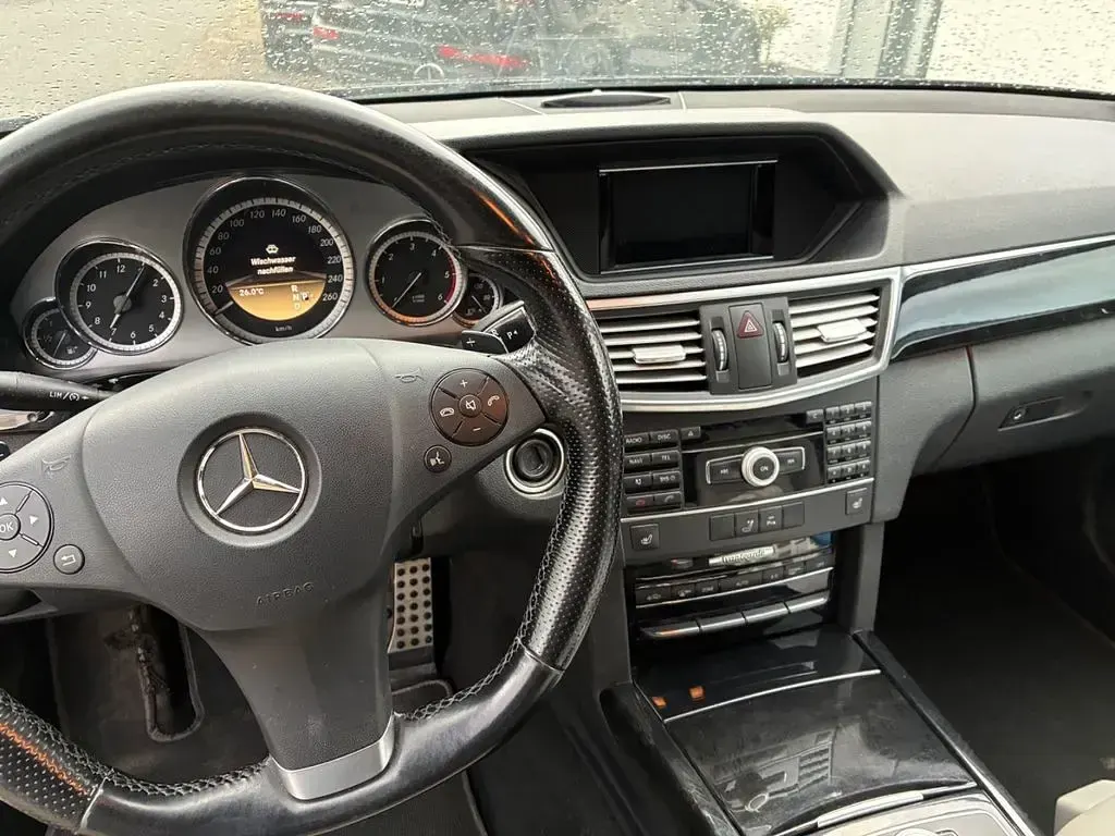 Gebraucht Mercedes E300 Avantgarde 231 PS (169 kW) 2011 Schwarz Limousine