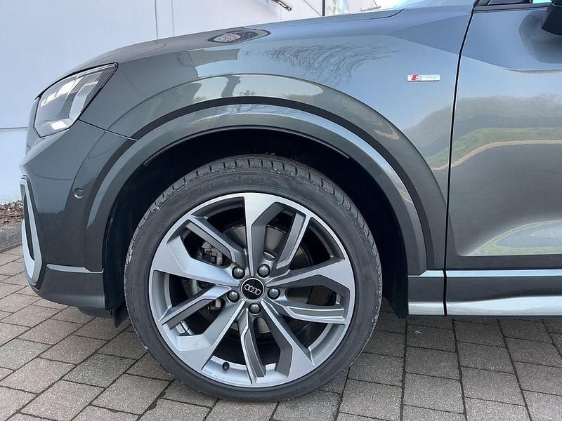 Gebraucht Audi Q2 S-Line 190 PS (139 kW) 2024 Grau SUV