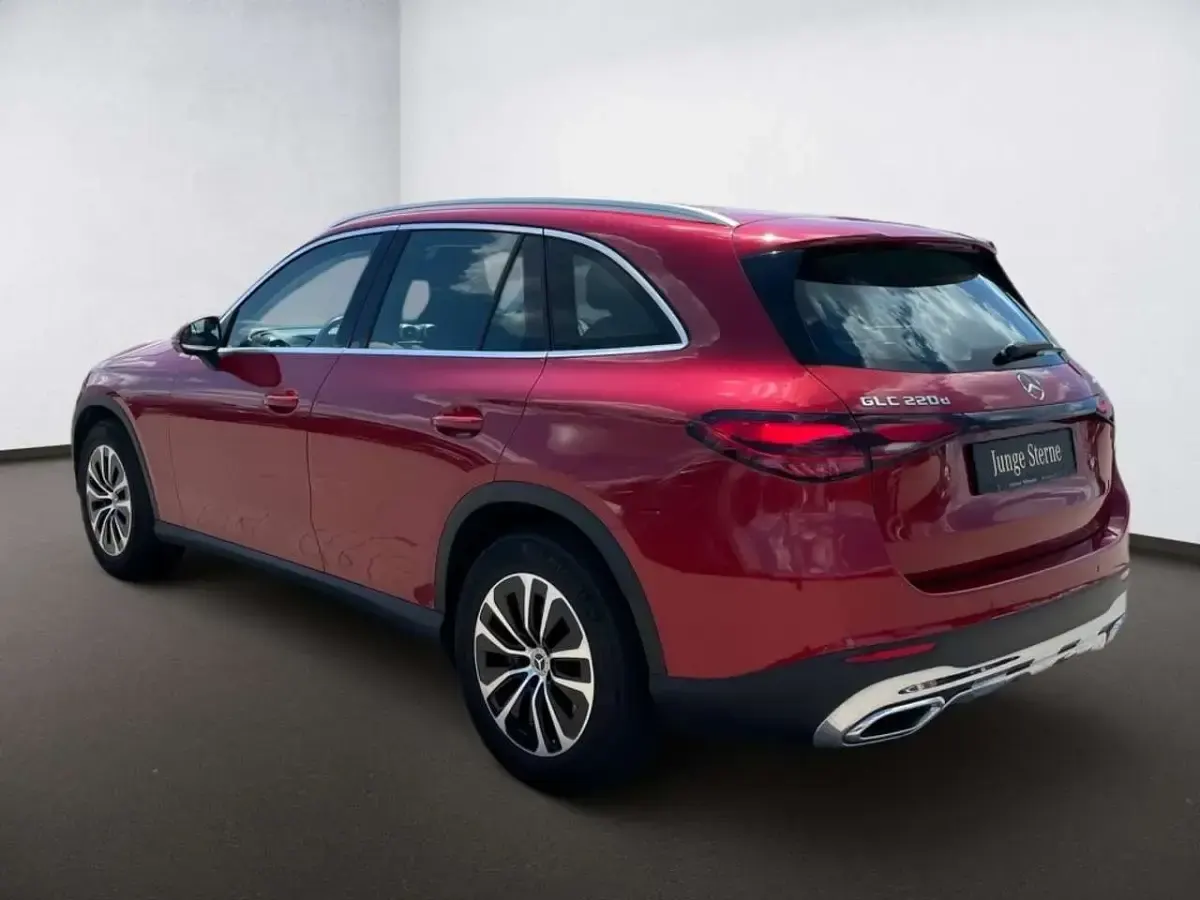 Gebraucht Mercedes GLC220 Avantgarde 197 PS (144 kW) 2023 Manufaktur lack manufaktur hyazinthrot SUV