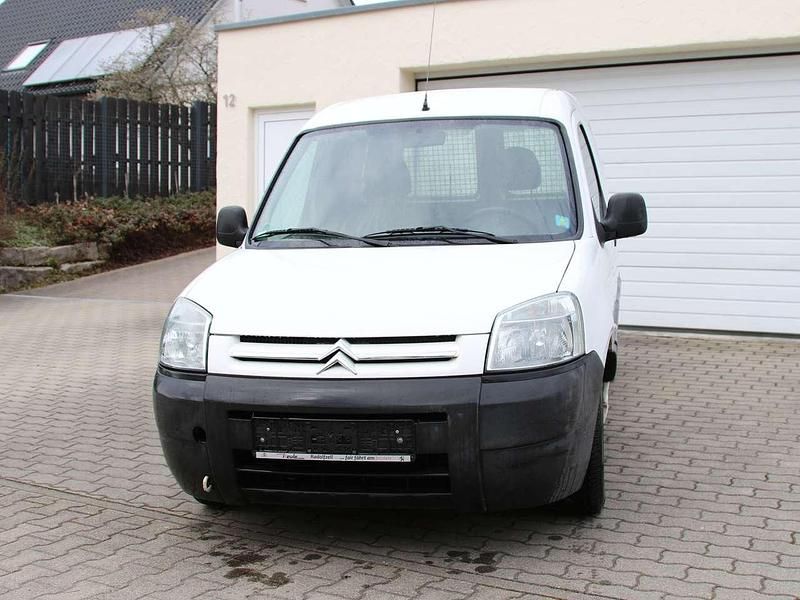 Weiß Gebraucht 2006 Citroën Berlingo Style Van / Kleinbus | 2.200 € (Fairer Preis) - Bild 1/4