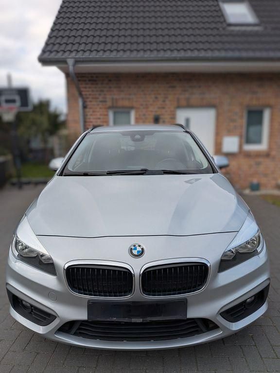 Silber Gebraucht 2014 BMW 218 Active Tourer Van / Kleinbus | 10.500 € (Etwas zu teuer) - Bild 1/4