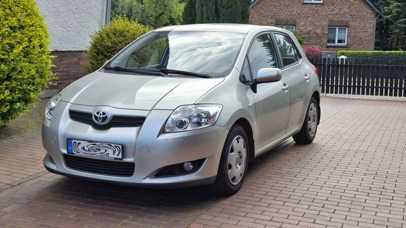 Silber Gebraucht 2007 Toyota Auris Sol Limousine | 5.650 € (Fairer Preis) - Bild 1/4