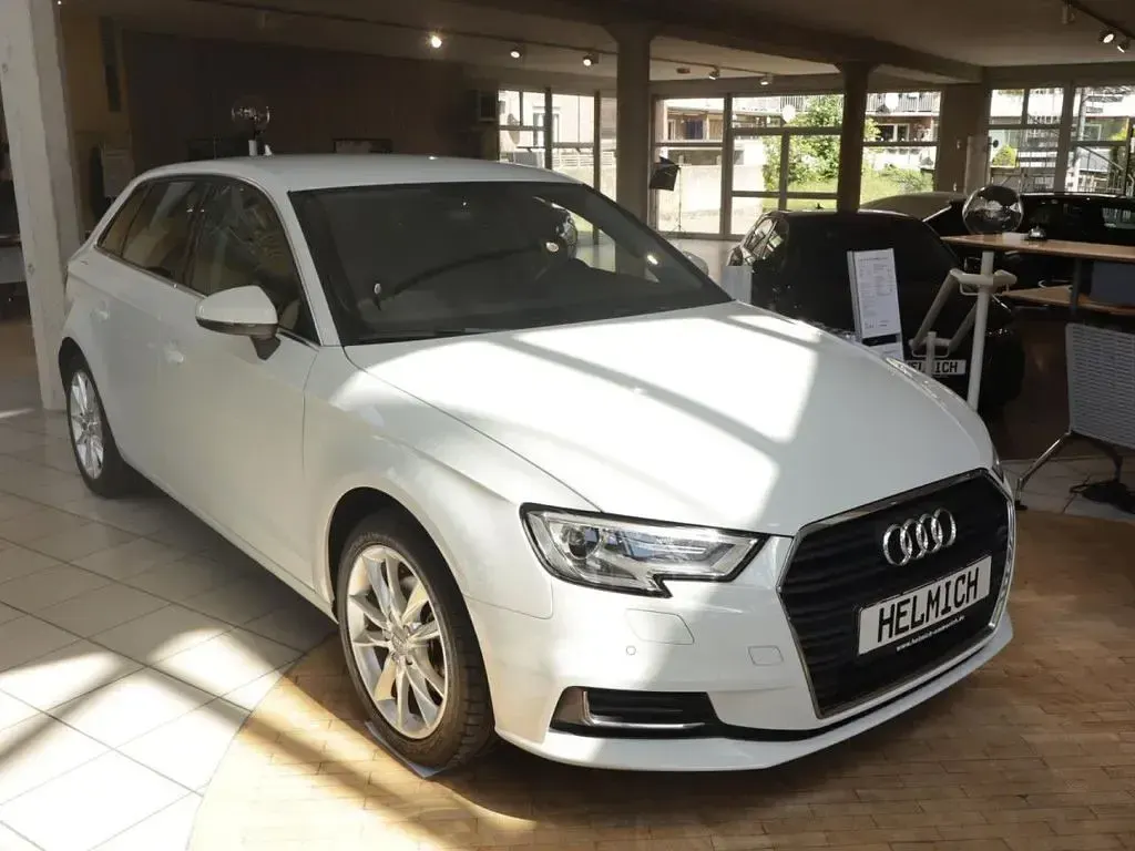Second-hand Audi A3 Sport 150 CP (110 kW) 2018 Alb Berlinǎ