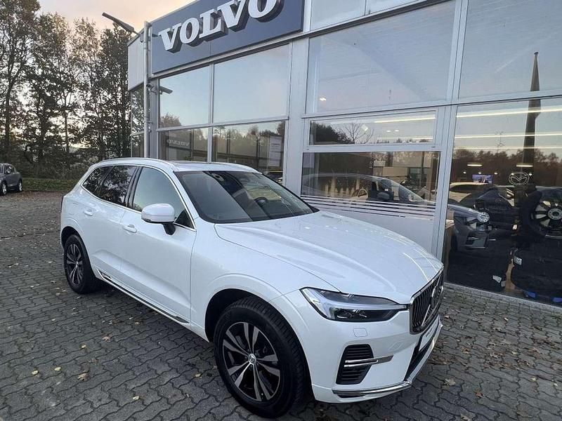 Crystal weißperleffekt (metallic) Gebraucht 2022 Volvo XC60 Inscription SUV | 38.480 € (Superpreis) - Bild 1/4