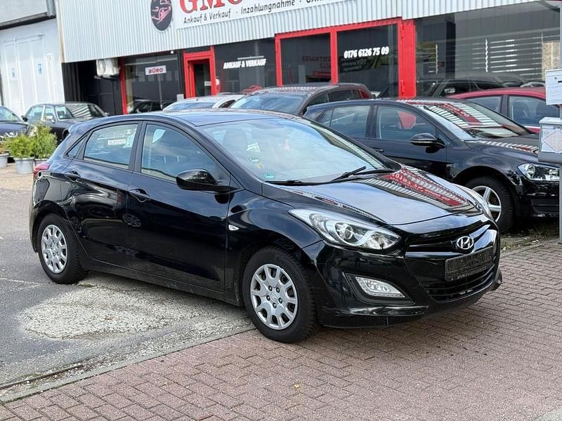 Schwarz Gebraucht 2013 Hyundai i30 Classic Limousine | 3.790 € (Superpreis) - Bild 1/4