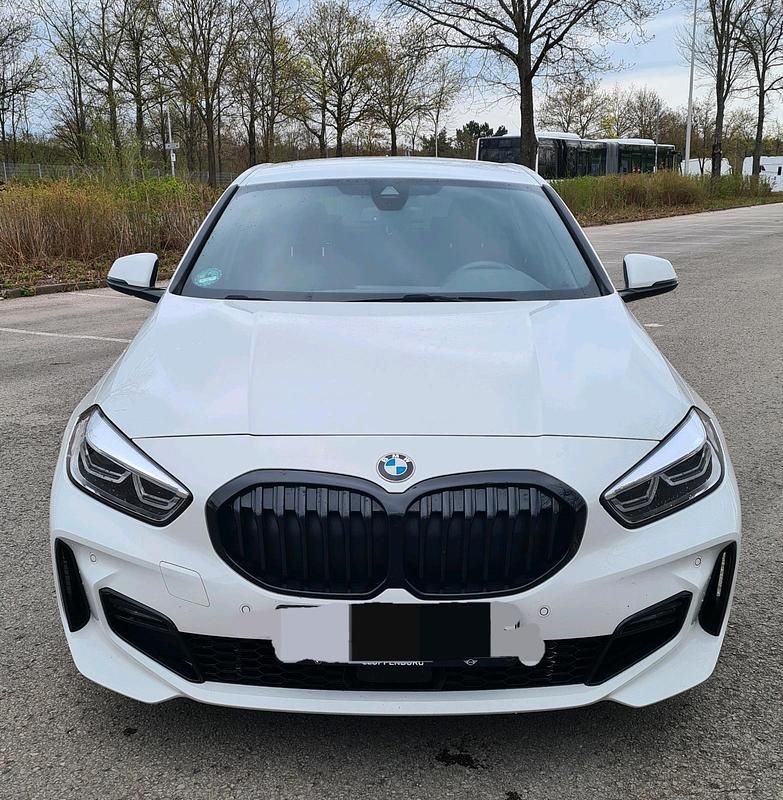 Weiß Gebraucht 2023 BMW 120 M Sport Kleinwagen | 28.500 € (Fairer Preis) - Bild 1/4