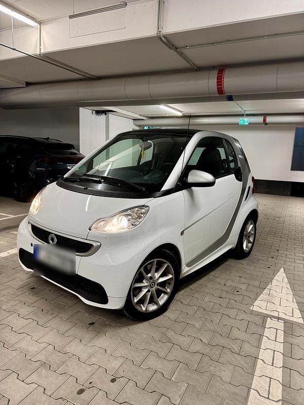 Weiß Gebraucht 2014 Smart ForTwo Coupé Kleinwagen | 6.900 € (Fairer Preis) - Bild 1/4