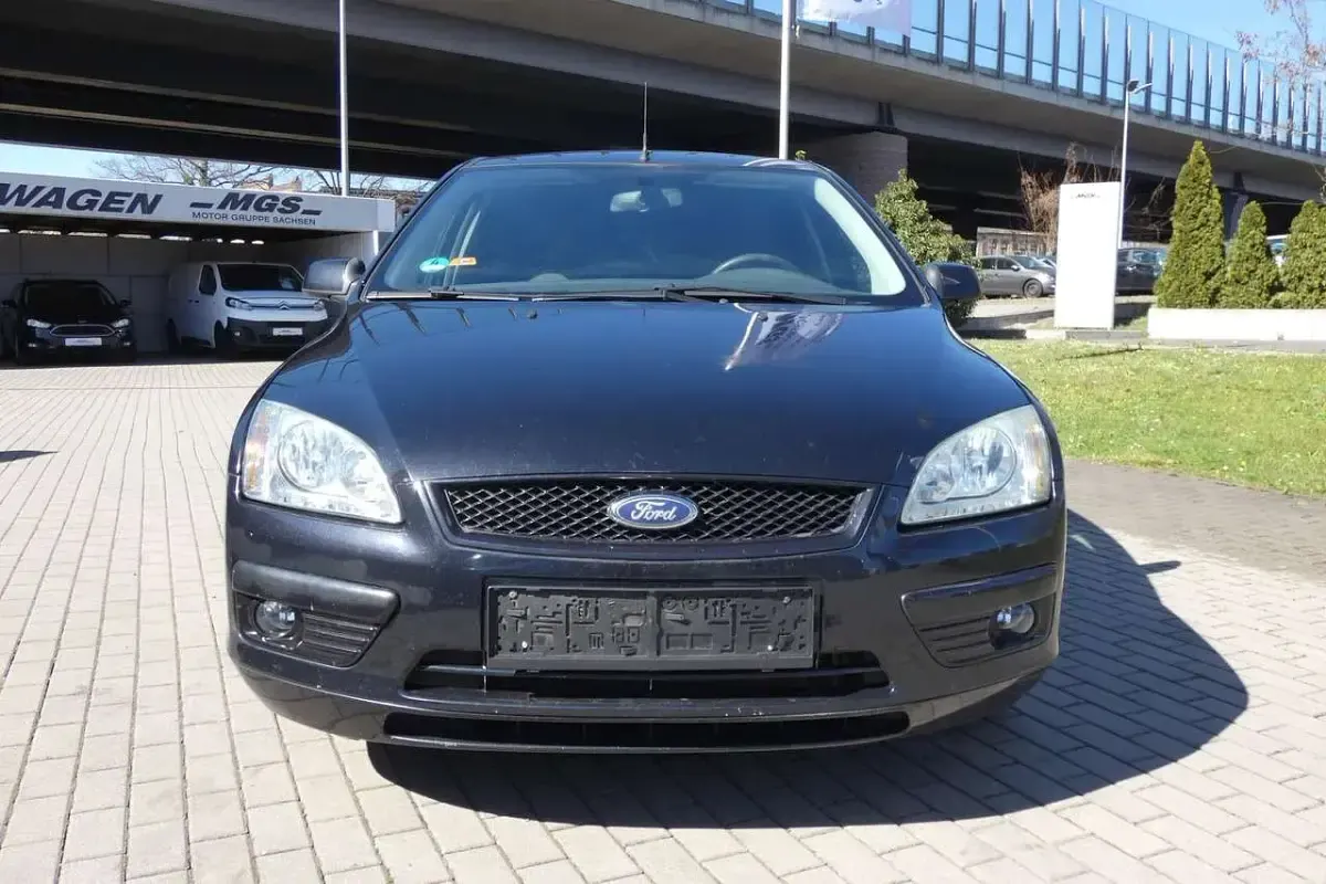 Gebraucht Ford Focus Fun X 101 PS (74 kW) 2006 Pantherschwarz metallic Limousine