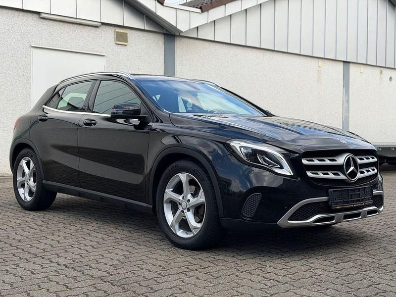Gebraucht Mercedes GLA180 109 PS (80 kW) 2017 Schwarz SUV
