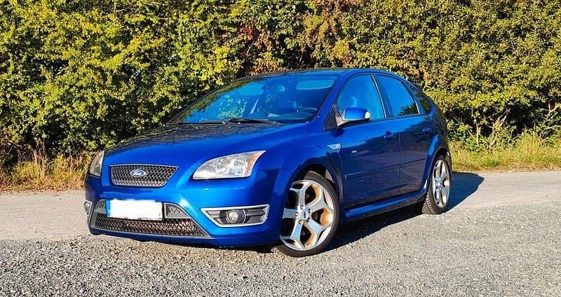 Blau Gebraucht 2007 Ford Focus ST Limousine | 4.150 € (Superpreis) - Bild 1/4