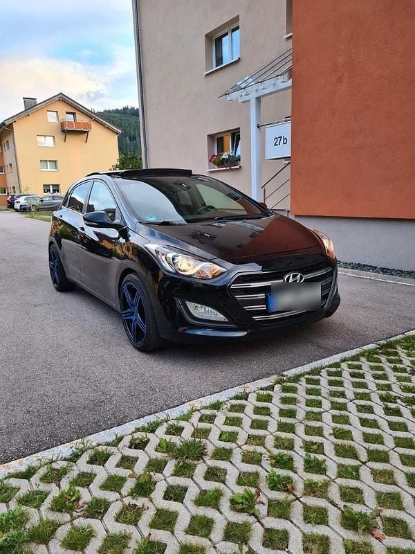 Gebraucht Hyundai i30 Premium 110 PS (80 kW) 2017 Schwarz Limousine
