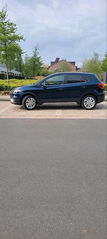 Gebraucht Suzuki SX4 112 PS (82 kW) 2016 Blau Limousine