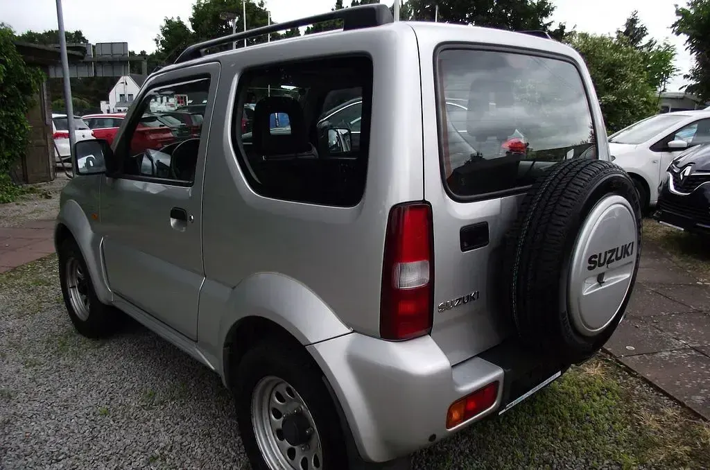 Gebraucht Suzuki Jimny 86 PS (63 kW) 2011 Silber SUV