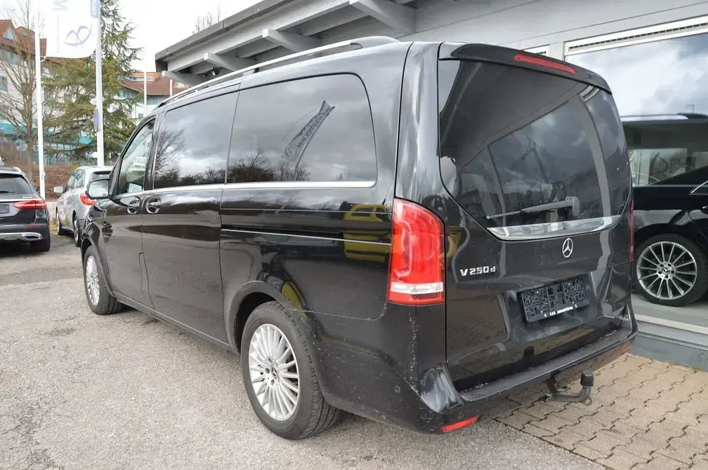 Gebraucht Mercedes V250 Avantgarde Edition 190 PS (139 kW) 2015 Obsidianschwarz Van / Kleinbus