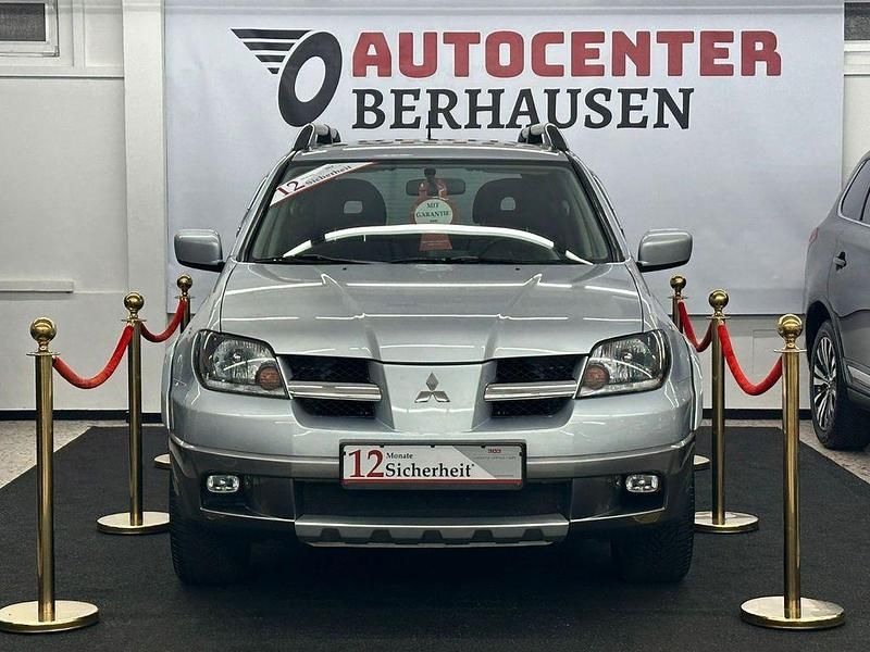Silber Gebraucht 2004 Mitsubishi Outlander SUV | 11.999 € - Bild 1/4