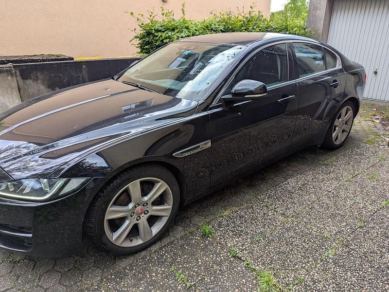 Schwarz Gebraucht 2017 Jaguar XE Limousine | 10.000 € (Superpreis) - Bild 1/4