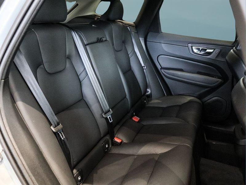 Gebraucht Volvo XC60 Core 250 PS (183 kW) 2025 Grau SUV