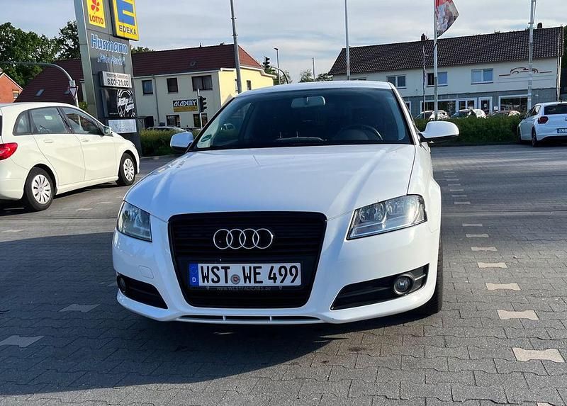 Weiß Gebraucht 2011 Audi A3 Attraction Limousine | 7.000 € (Fairer Preis) - Bild 1/4