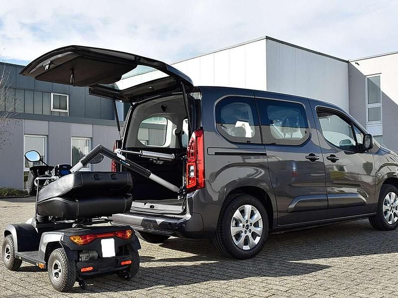 Gebraucht Opel Combo 131 PS (96 kW) 2020 Mondstein grau/e:vulkan grau Van / Kleinbus