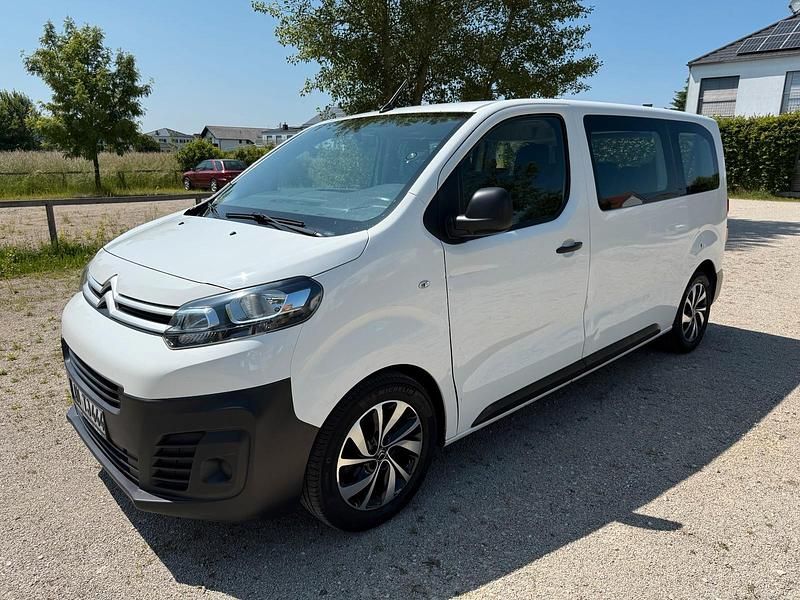 Weiß Gebraucht 2018 Citroën Jumpy Van / Kleinbus | 15.900 € - Bild 1/4