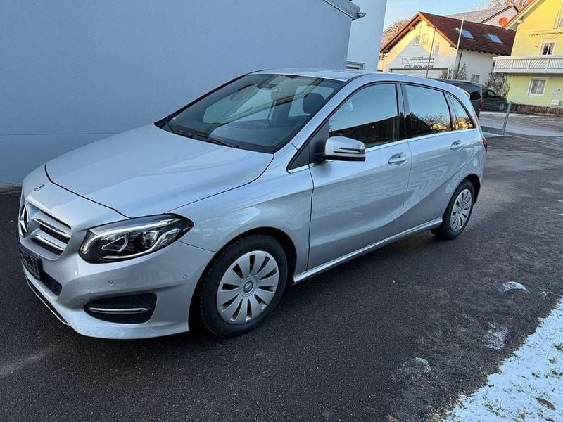 Gebraucht Mercedes B180 Style 122 PS (89 kW) 2018 Silber Van / Kleinbus
