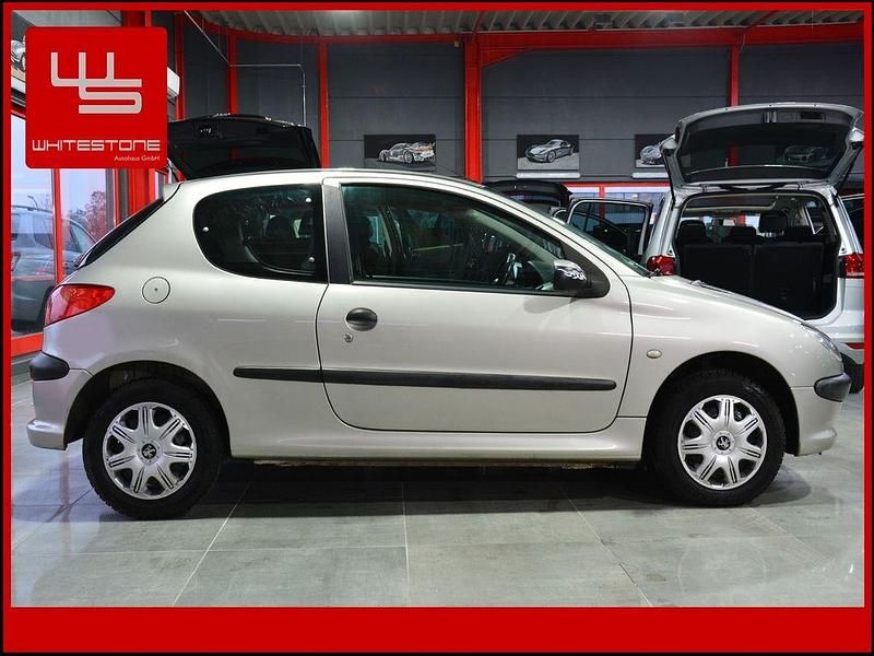 Gebraucht Peugeot 206 Filou 60 PS (44 kW) 2004 Lack aschgrau/metallic (metallic) Coupé