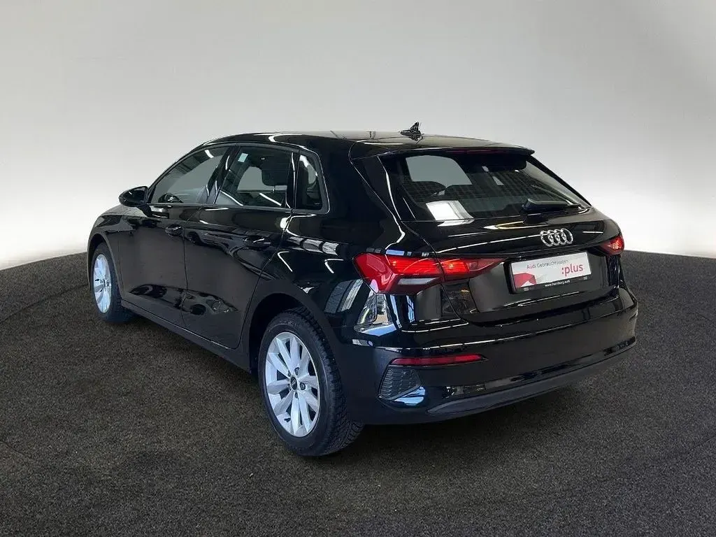 Używany Audi A3 110 KM (80 kW) 2022 Czarny Sedan/Limuzyna