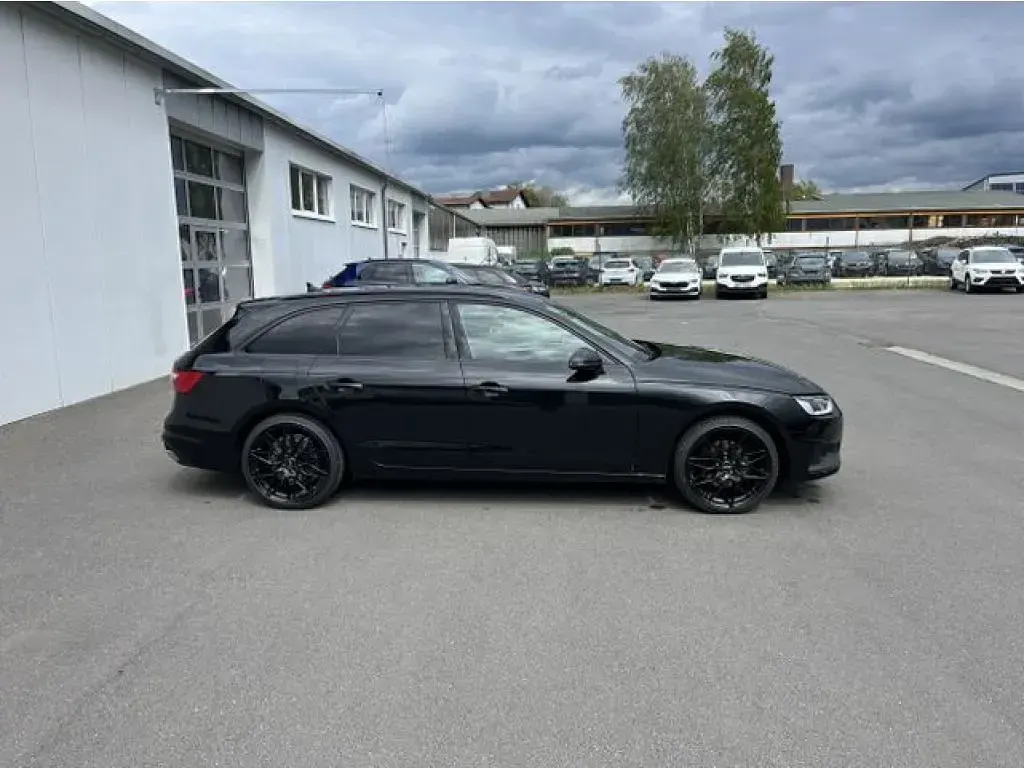 Gebraucht Audi A4 S-Line 150 PS (110 kW) 2022 Schwarz Kombi
