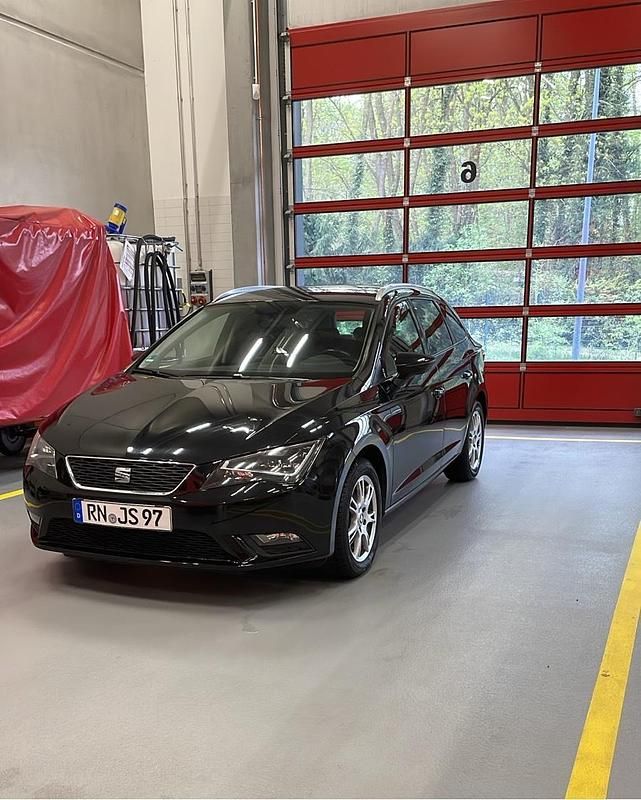 Schwarz Gebraucht 2016 Seat Leon ST Kombi | 6.200 € (Superpreis) - Bild 1/4