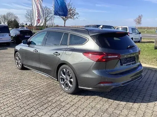 Używany Ford Focus ST-Line X 155 KM (114 kW) 2024 Szary Sedan/Limuzyna
