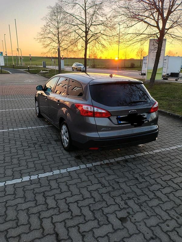 Gebraucht Ford Focus 99 PS (72 kW) 2014 Silber Kombi
