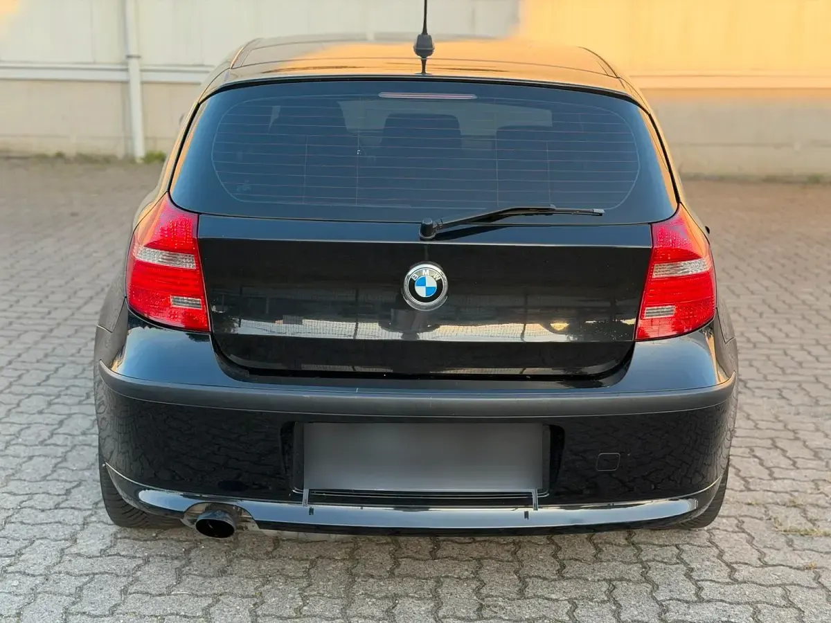 Gebraucht BMW 116 122 PS (89 kW) 2010 Schwarz Kleinwagen