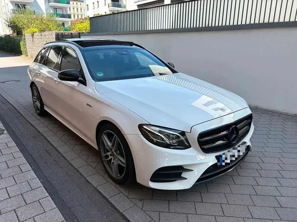 Gebraucht Mercedes E220 AMG line 194 PS (142 kW) 2018 Weiß Limousine