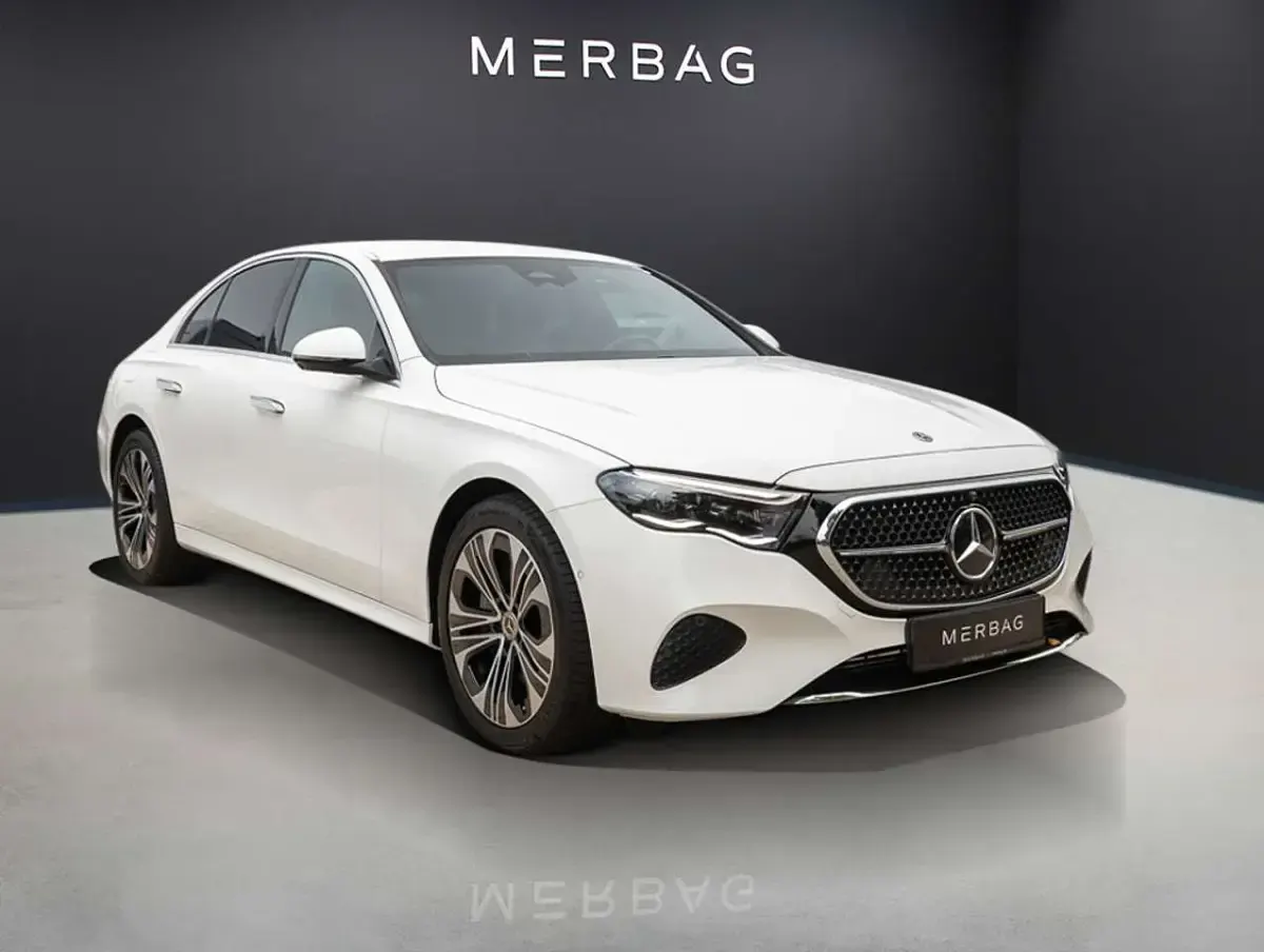 Gebraucht Mercedes E300 204 PS (150 kW) 2024 Weiß Limousine