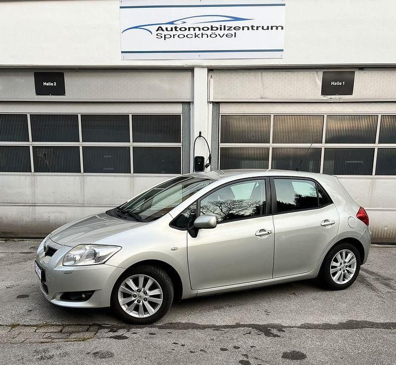 Silber Gebraucht 2008 Toyota Auris Executive Limousine | 6.499 € (Etwas zu teuer) - Bild 1/4