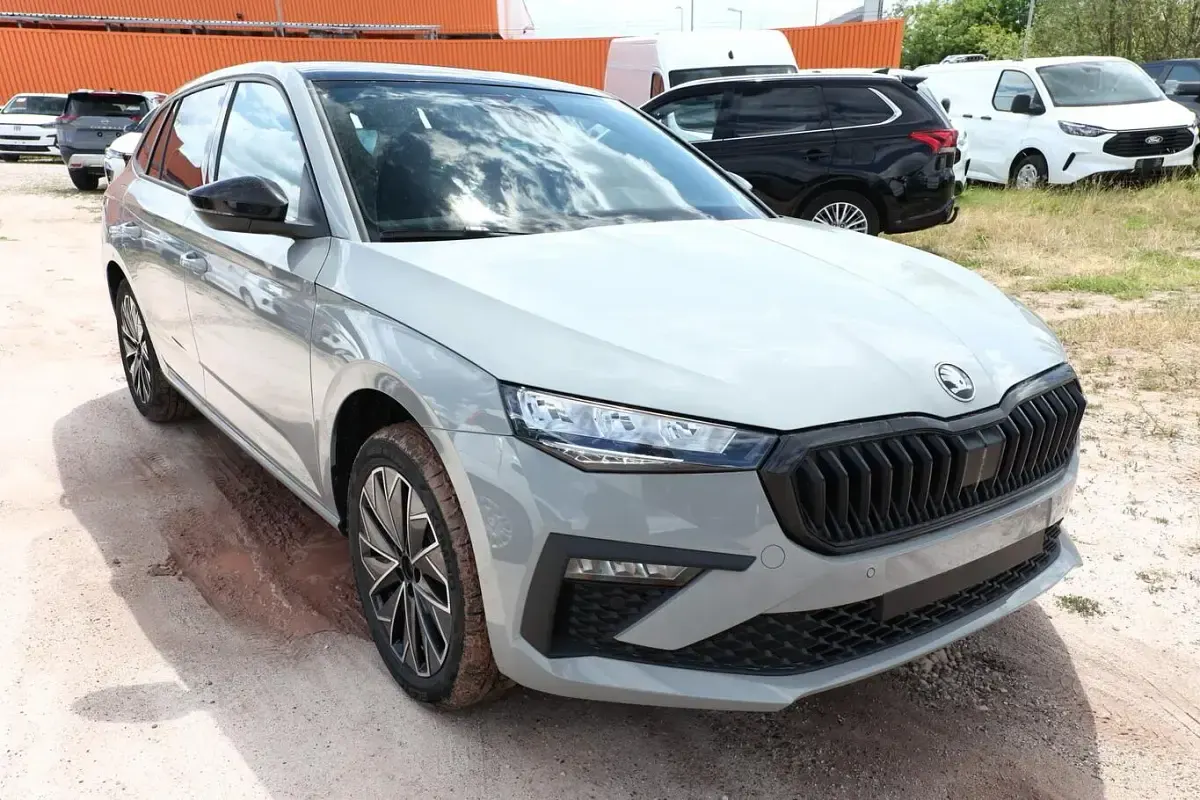 Neu Skoda Scala Dynamic 150 PS (110 kW) 2026 Stahlgrau Kleinwagen