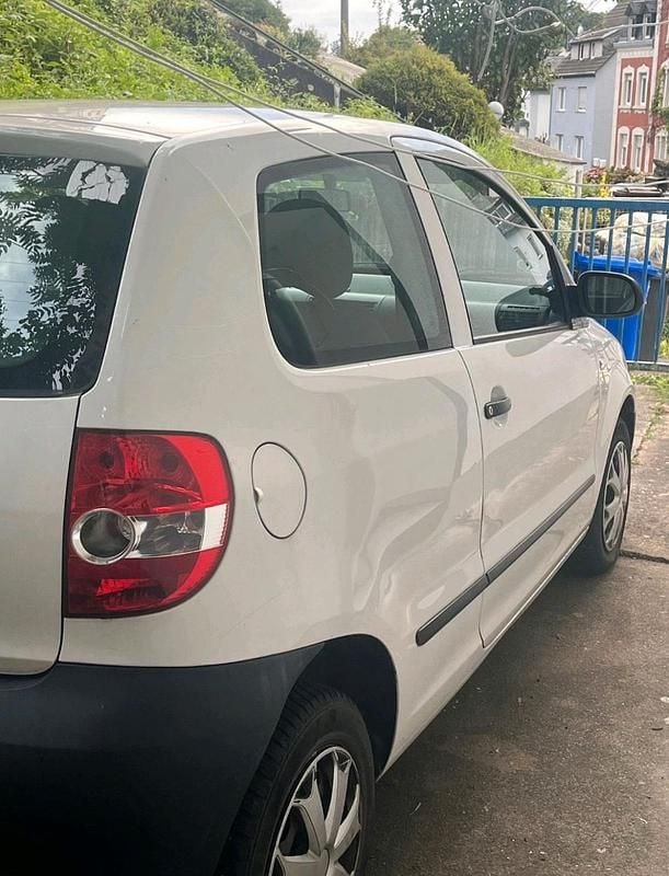 Weiß Gebraucht 2009 VW Fox Kleinwagen | 1.800 € (Fairer Preis) - Bild 1/4