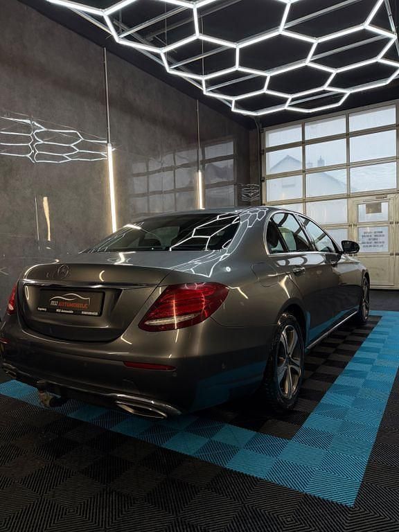 Gebraucht Mercedes E200 Avantgarde 150 PS (110 kW) 2018 Grau Limousine